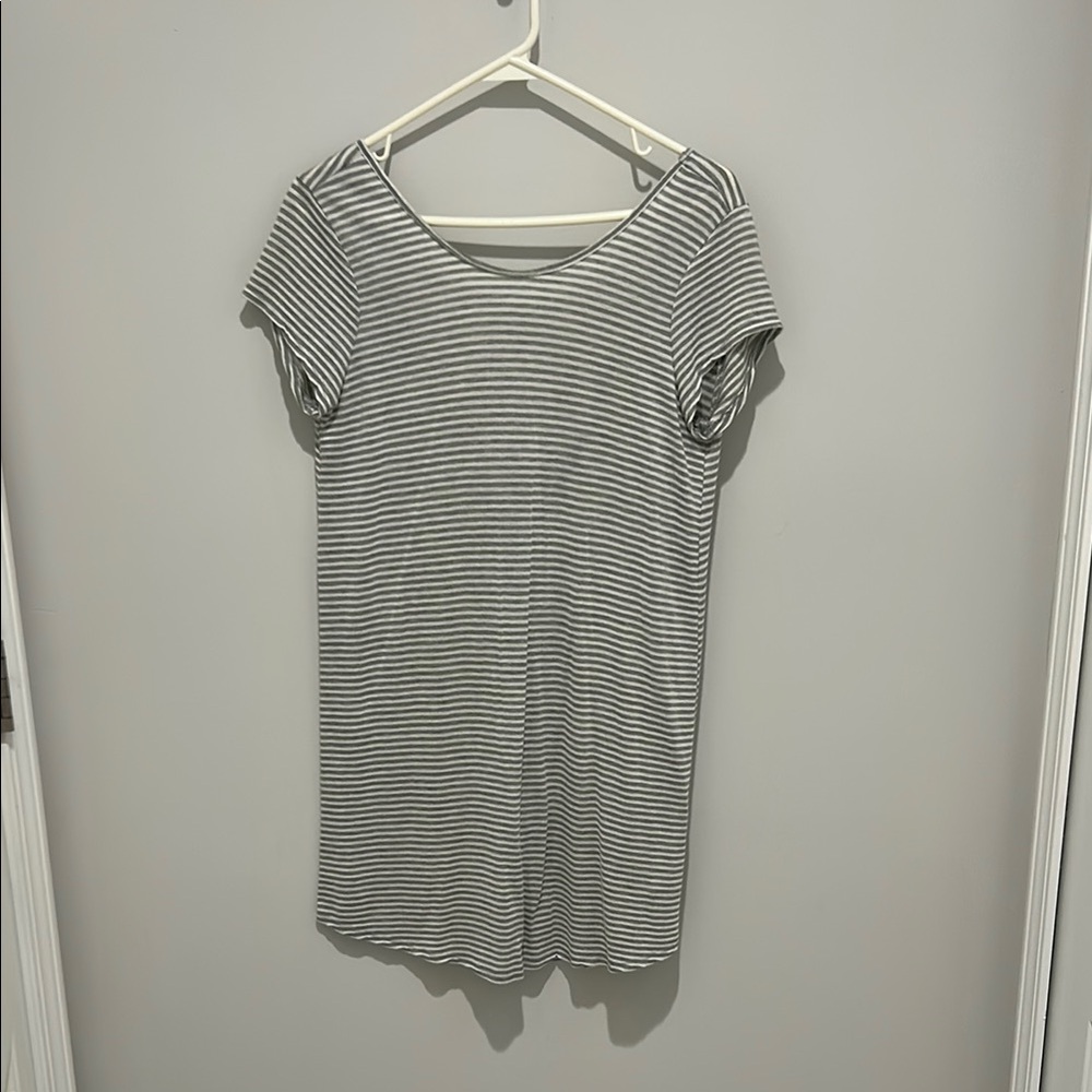 Low-back Striped Gray Women's T-Shirt Dress